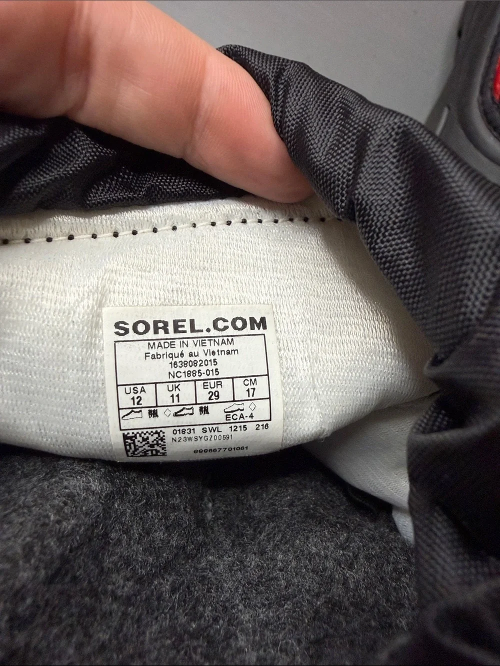 Sorel Kids Black and Red Insulated Snow Boots. Size: 12